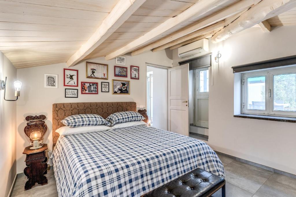 A bed or beds in a room at Circo Massimo Apartment & Terrace