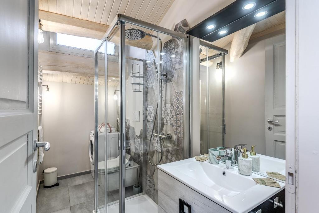 A bathroom at Circo Massimo Apartment & Terrace