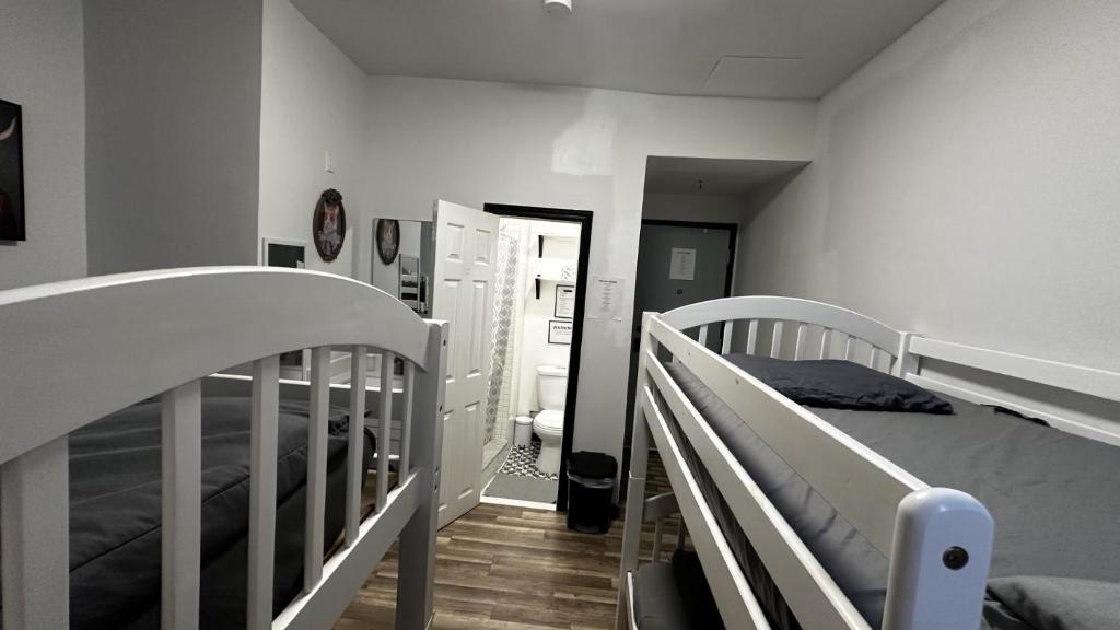 Postel nebo postele na pokoji v ubytování Queen Nest Hotel