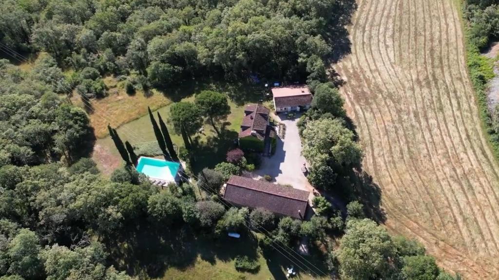 une vue aérienne d'une maison dans un champ dans l'établissement L'Abitarelo, à Berganty