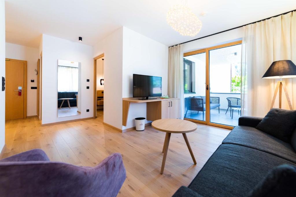 TV a/nebo společenská místnost v ubytování Hotel Gschwangut
