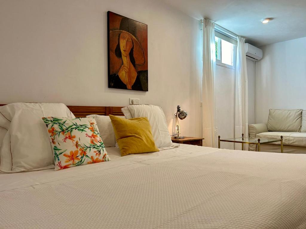 Postel nebo postele na pokoji v ubytování At Home in Malaga Stay & Solo Travellers