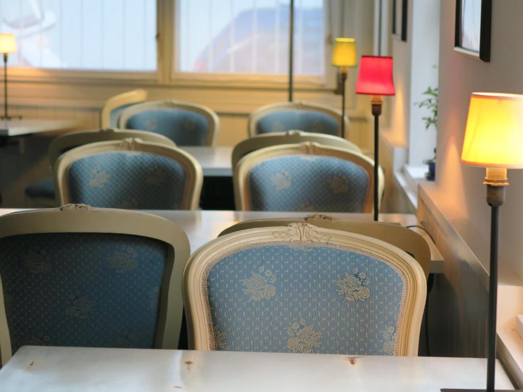 Een zitgedeelte bij Piccolo Hotel