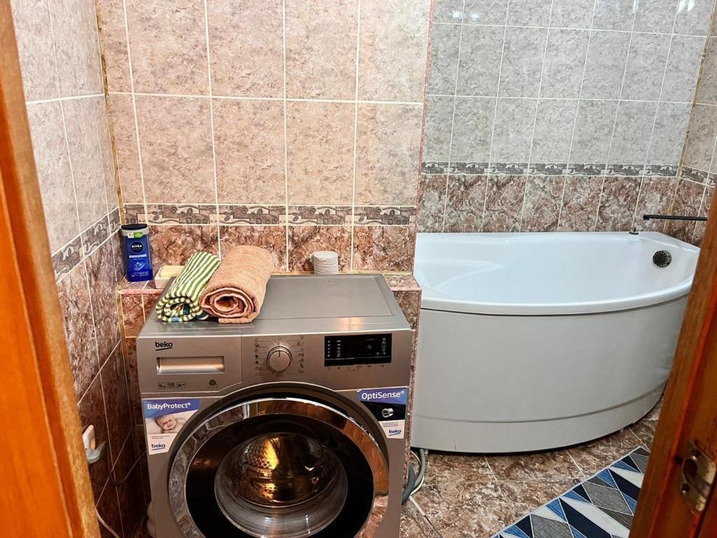 Foto Atõraus asuva majutusasutuse Однокомнатная квартира Авангард 2 с балконом galeriist