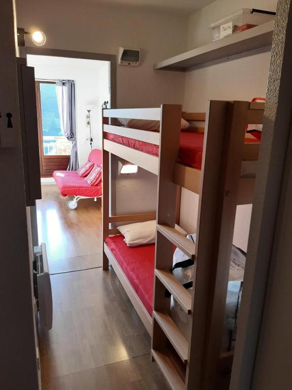 Posteľ alebo postele v izbe v ubytovaní Résidence Le Grand Adret - Studio cabine MAE-2364