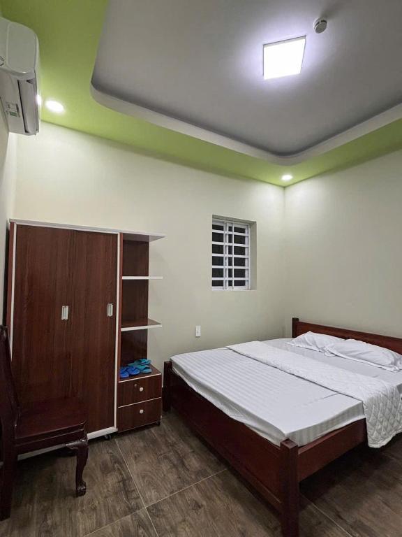 Postel nebo postele na pokoji v ubytování HOTEL MOTeL Đồng Khởi