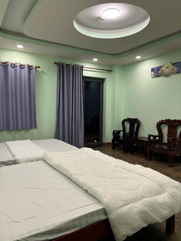 Postel nebo postele na pokoji v ubytování HOTEL MOTeL Đồng Khởi