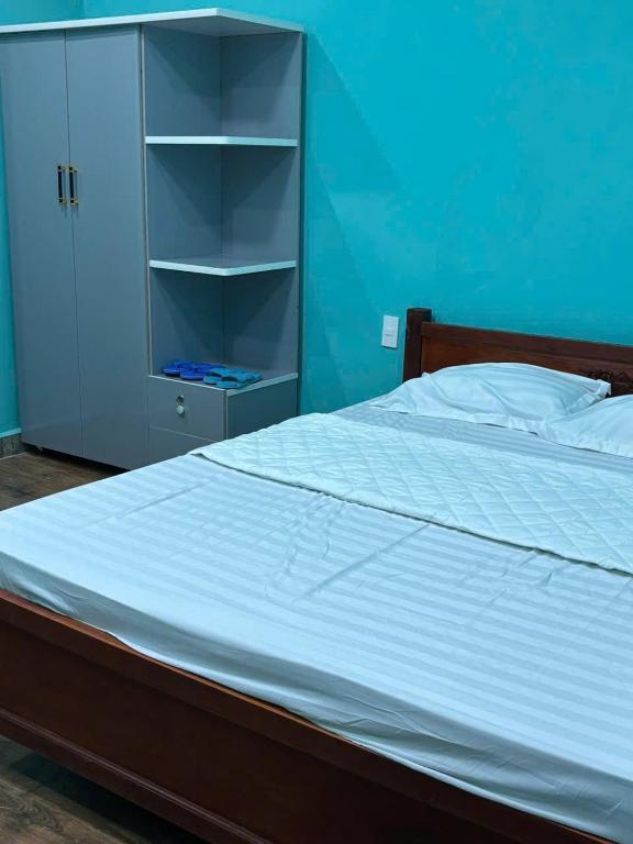 Postel nebo postele na pokoji v ubytování HOTEL MOTeL Đồng Khởi