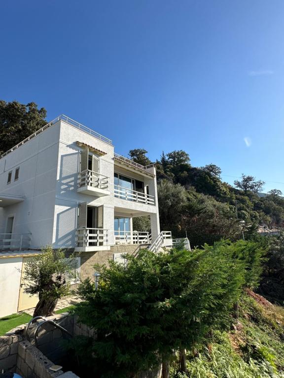 Villa Dhermi