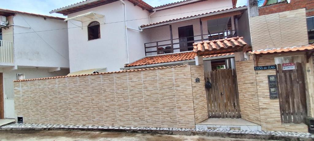 a brick fence in front of a house at Casa da Ilha de Boipeba in Ilha de Boipeba