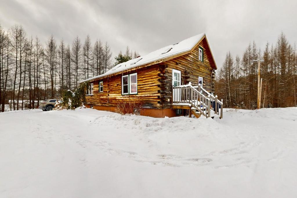Twin View Log Home að vetri til