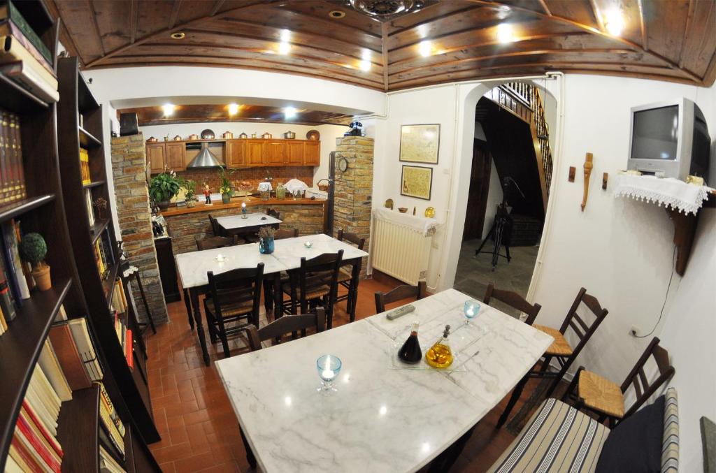 Posezení v ubytování Archontiko Repana - Makrinitsa Stone Retreat