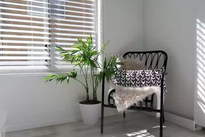 Fotografie z fotogalerie ubytování Cosy and calm unit in Cronulla formerly Beautifully renovated quiet unit in Cronulla v destinaci Cronulla