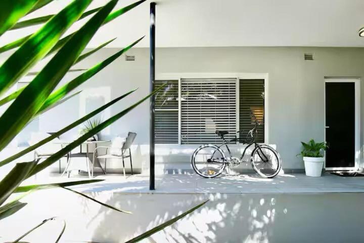 Fotografie z fotogalerie ubytování Cosy and calm unit in Cronulla formerly Beautifully renovated quiet unit in Cronulla v destinaci Cronulla