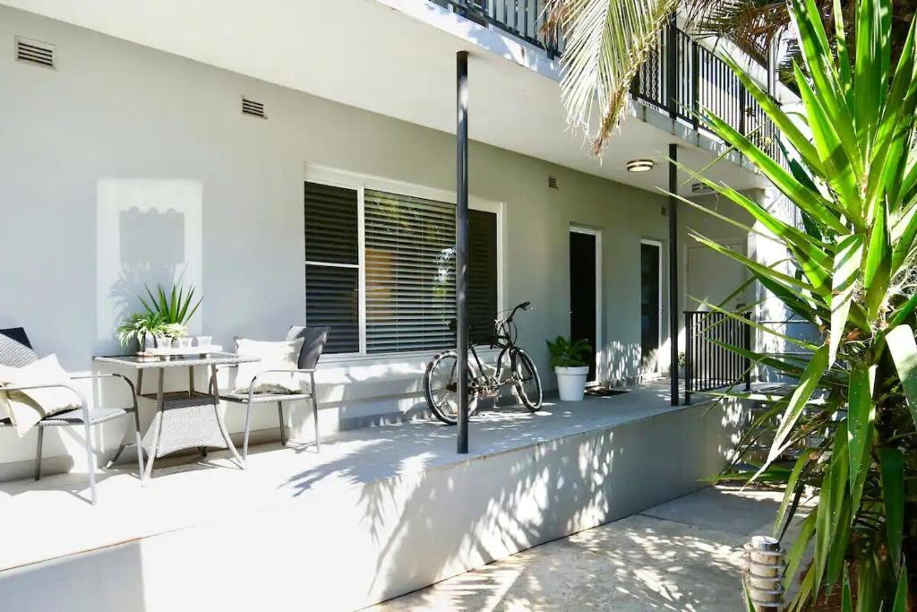Balkón nebo terasa v ubytování Cosy and calm unit in Cronulla formerly Beautifully renovated quiet unit in Cronulla