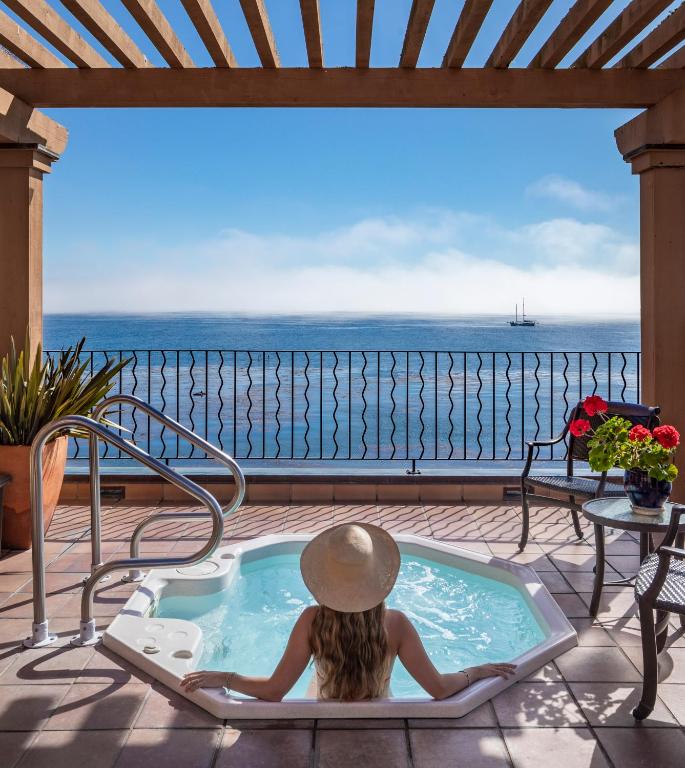 Monterey Bay Inn photo