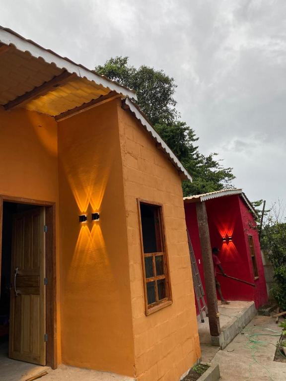a small house with lights on the side of it at Pousada Vila Artesão in Resende Costa