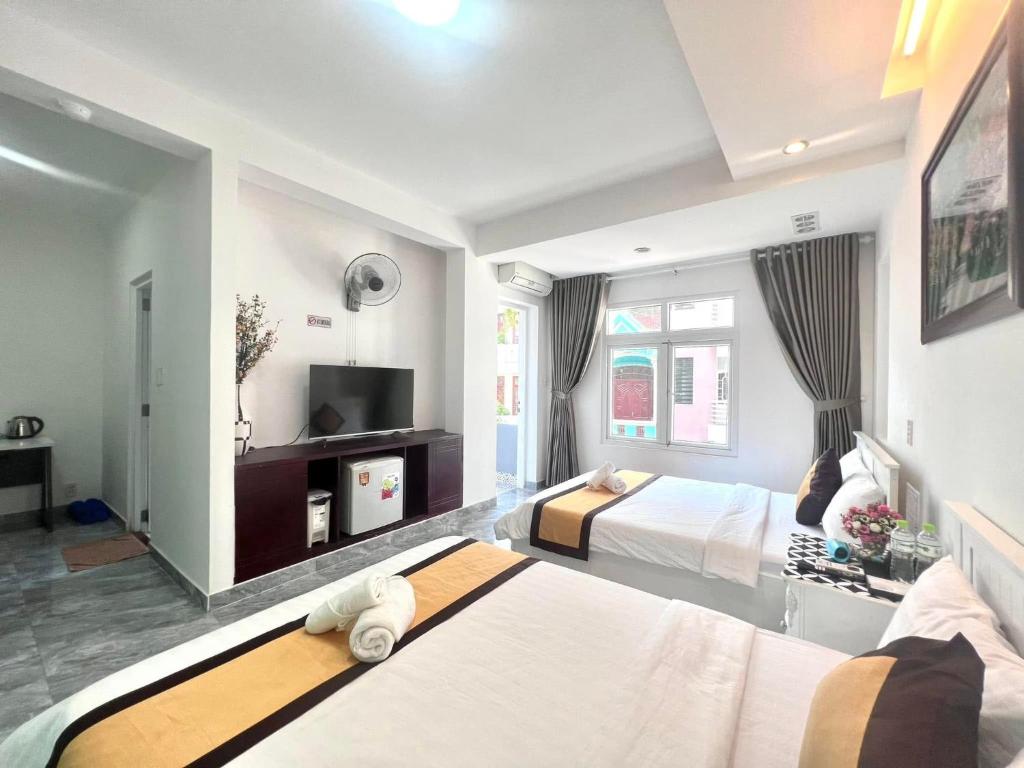 TV a/nebo společenská místnost v ubytování Hotel Đông Nhi