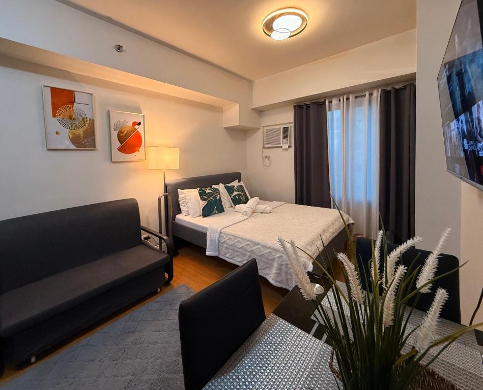 Katil atau katil-katil dalam bilik di Cozy Condo in Ermita Manila near St Lukes Medical Center and US Embassy
