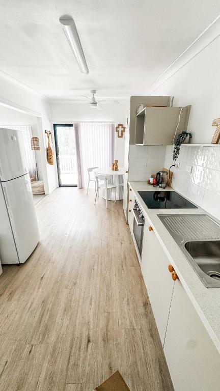 Kuchyň nebo kuchyňský kout v ubytování Beach Bungalow Yeppoon