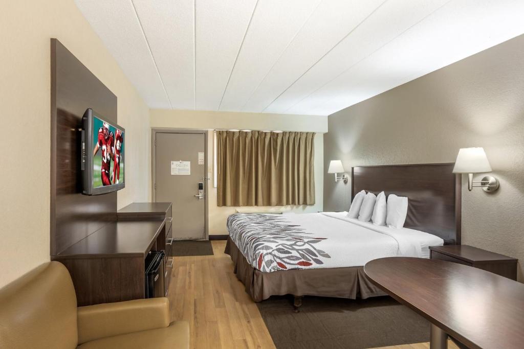 Red Roof Inn Danville, PA - Superior King Room Smoke Free