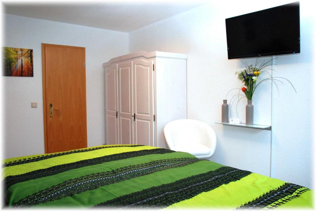 TV a/nebo společenská místnost v ubytování Gästehaus Bacchus