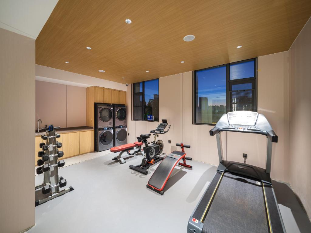 Fitness centrum a/nebo fitness zařízení v ubytování 桔作酒店（郑州经开中原福塔东地铁站店）