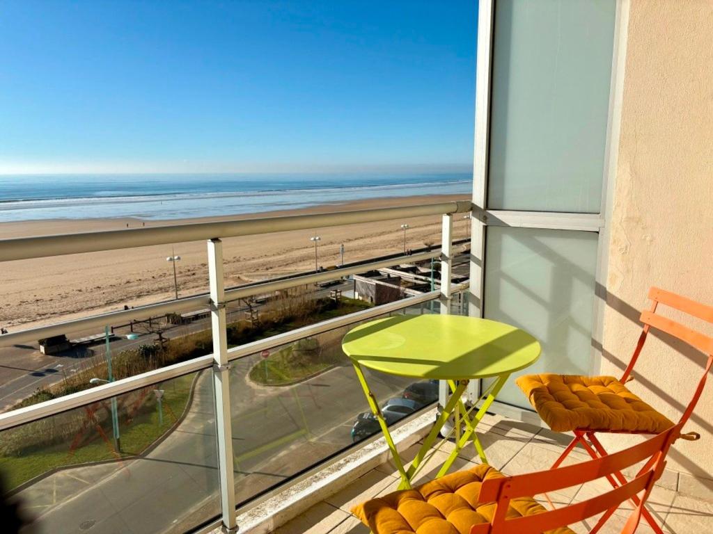 Photo de la galerie de l'établissement Appartement refait à neuf, vue océan, 6 personnes - FR-1-323-562, à Saint-Jean-de-Monts