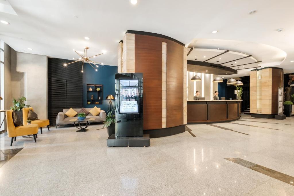 Vstupní hala nebo recepce v ubytování Greenhills Elan Hotel Modern - Newly Renovated