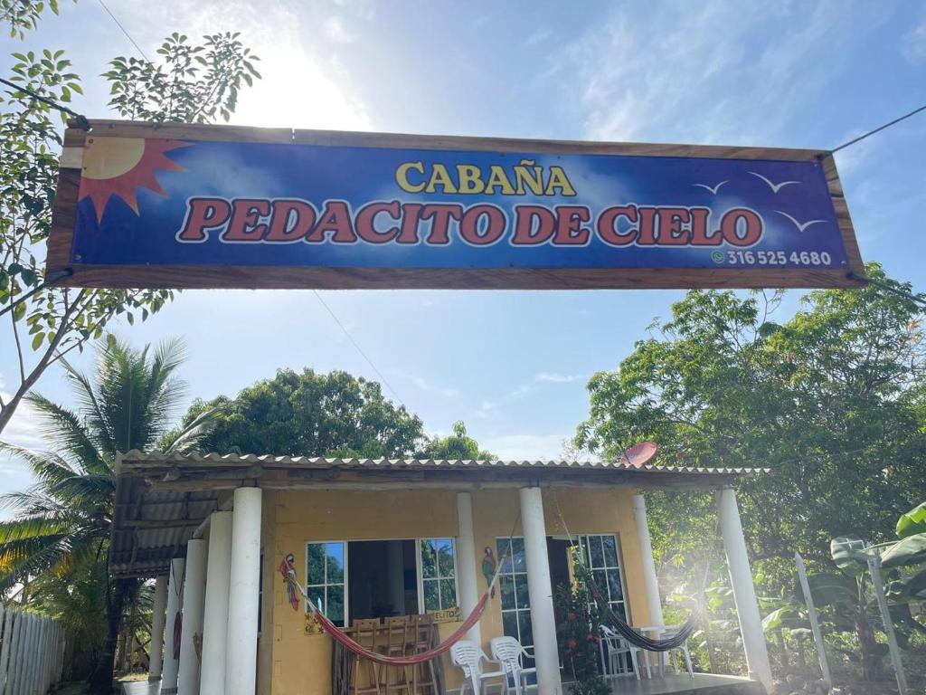 Un cartel que dice cabaña redactride cielo en Cabaña cerca al mar - A 200 mts, en Coveñas