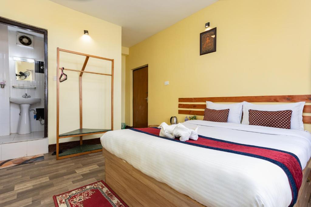 Postel nebo postele na pokoji v ubytování Thamel Hostel & Spa