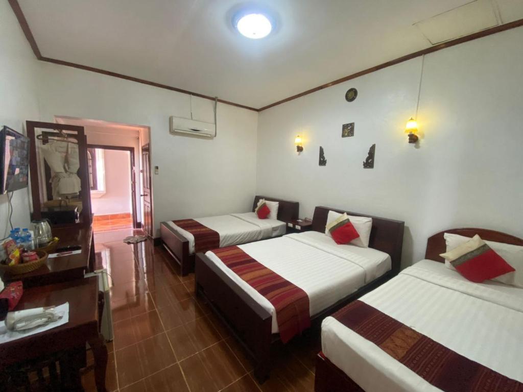 Vangsavath Hotel - Chambre Triple Avec Vue Sur Piscine