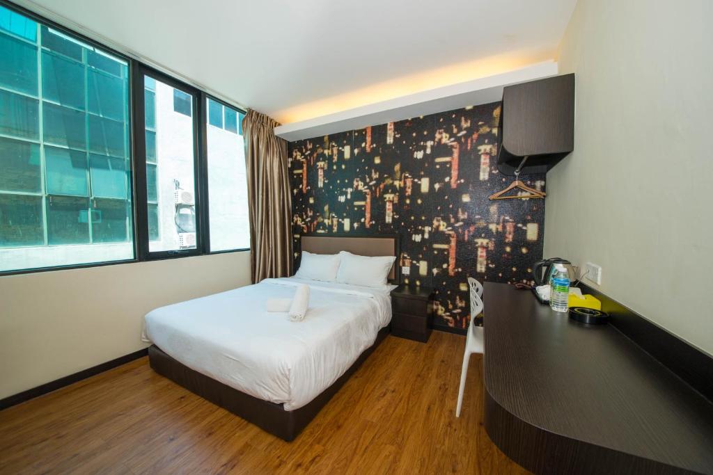 Postel nebo postele na pokoji v ubytování ORO Hotel Kluang