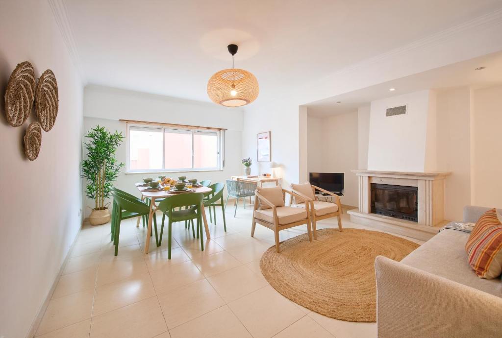 Χώρος καθιστικού στο Bright & Modern Near Lisbon & Sintra by Timecooler