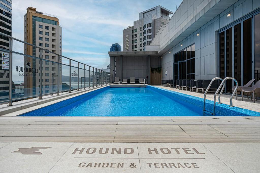 a large swimming pool on top of a building at Hound Garden&Terrace Hotel in Busan