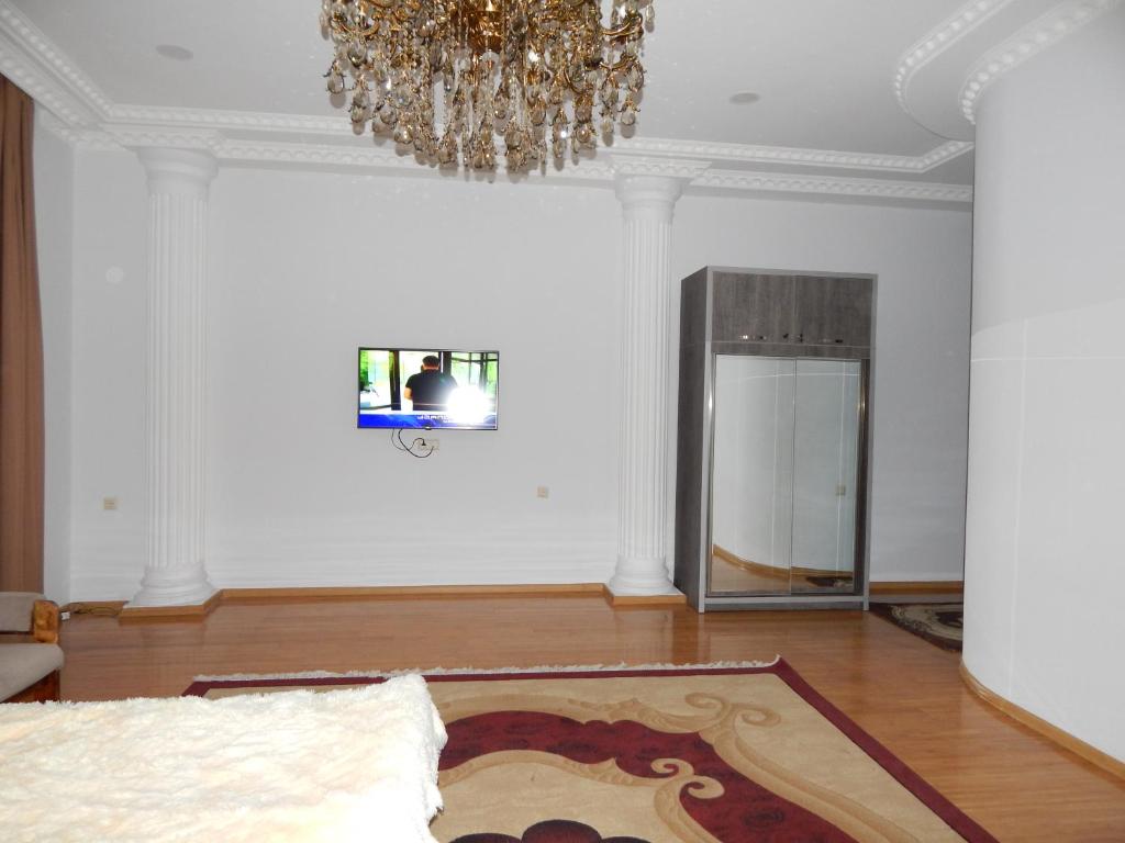 TV a/nebo společenská místnost v ubytování Guesthouse Agmashenebeli Sea side