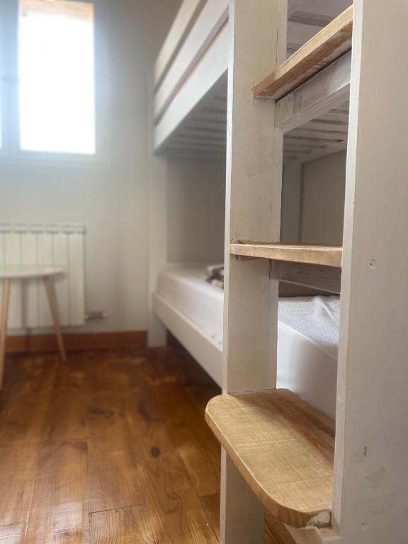 Posteľ alebo postele v izbe v ubytovaní Las Hadas Albergue -solo para Peregrinos - Vegano -Bar