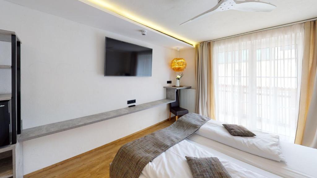 Postel nebo postele na pokoji v ubytování Hotel Adler