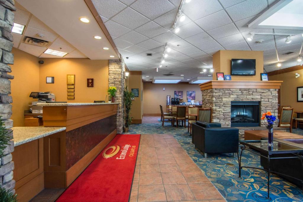 Econo Lodge Inn & Suites University - Resim 9