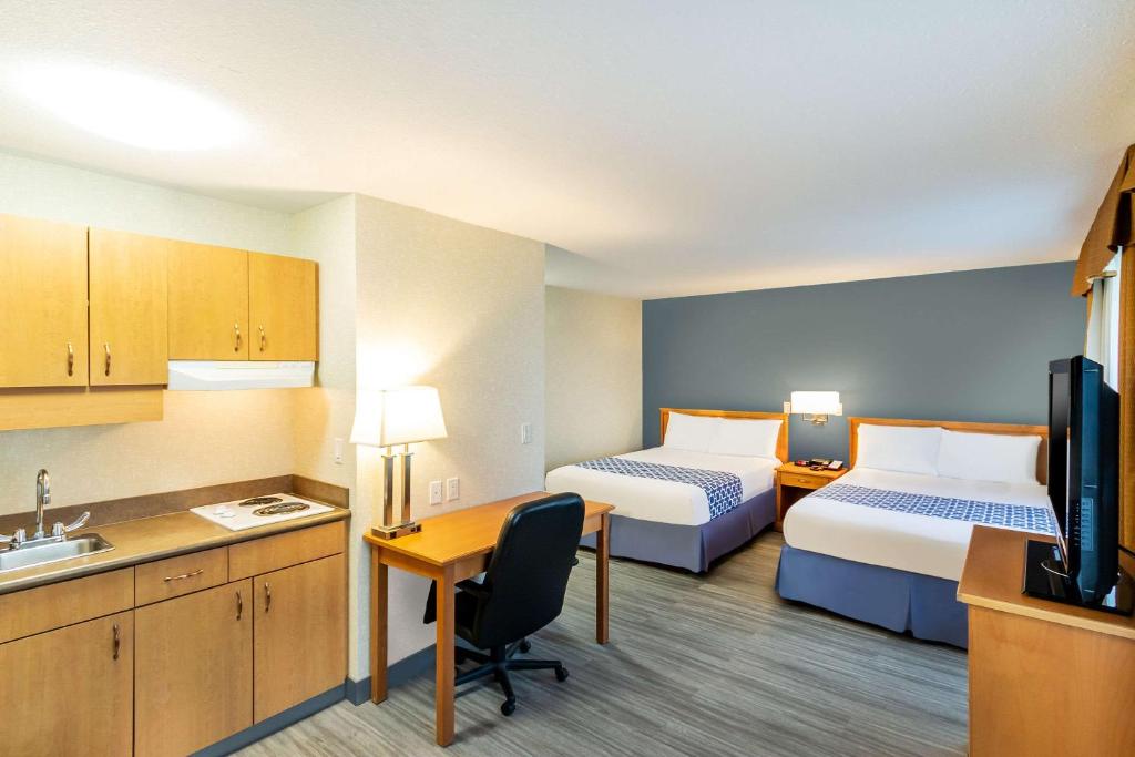 Econo Lodge Inn & Suites University - Resim 14