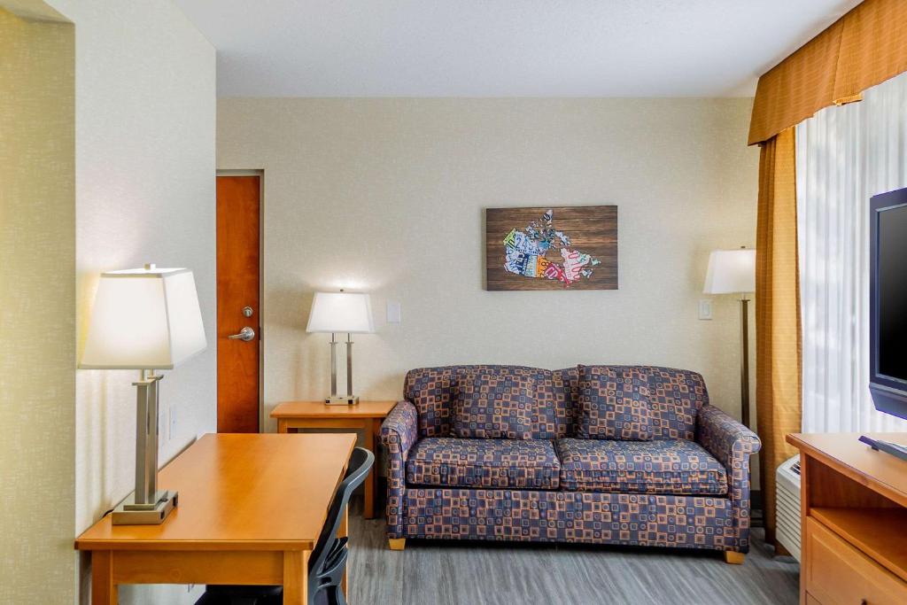 Econo Lodge Inn & Suites University - Resim 20
