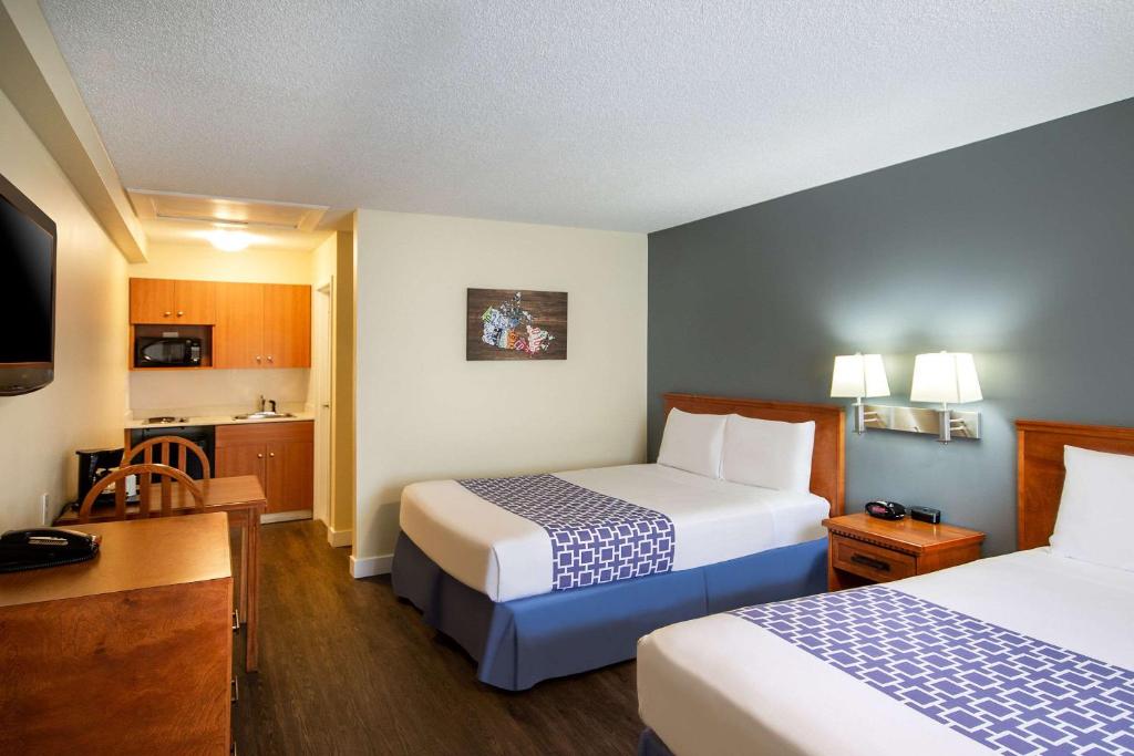 Econo Lodge Inn & Suites University - Resim 34