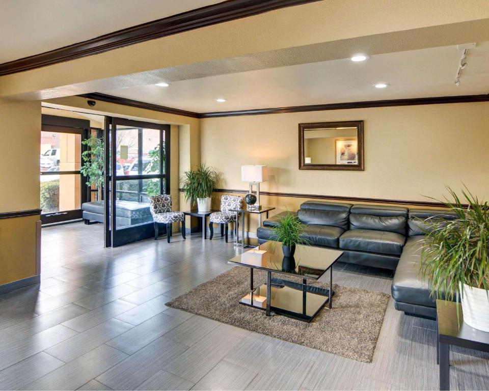 Posezení v ubytování Quality Inn DFW Airport North - Irving