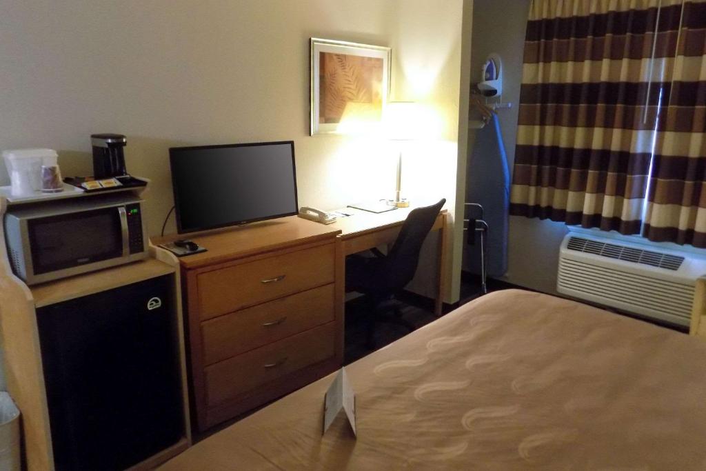 Postel nebo postele na pokoji v ubytování Quality Inn DFW Airport North - Irving