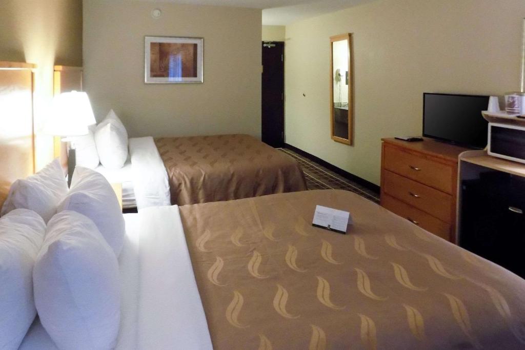 Postel nebo postele na pokoji v ubytování Quality Inn DFW Airport North - Irving