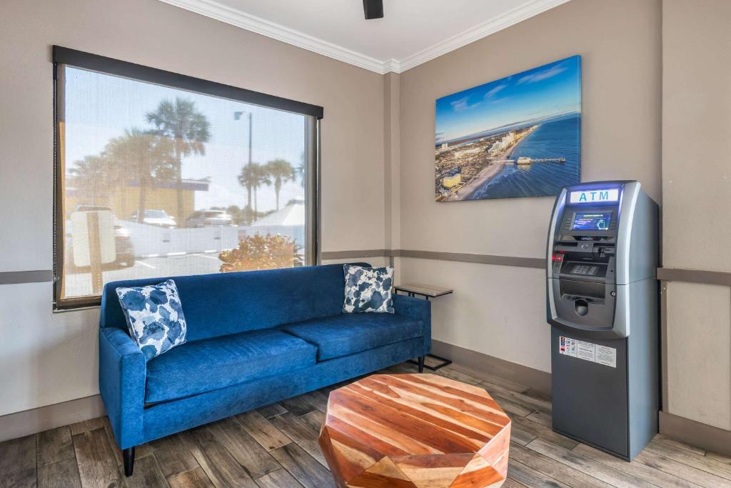 Comfort Inn & Suites Daytona Beach Oceanfront photo