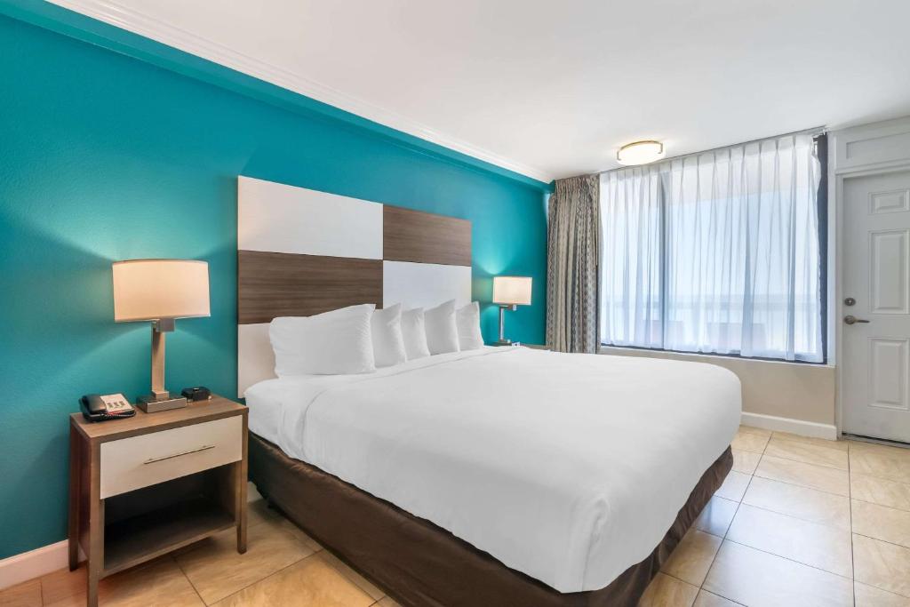 Comfort Inn & Suites Daytona Beach Oceanfront photo