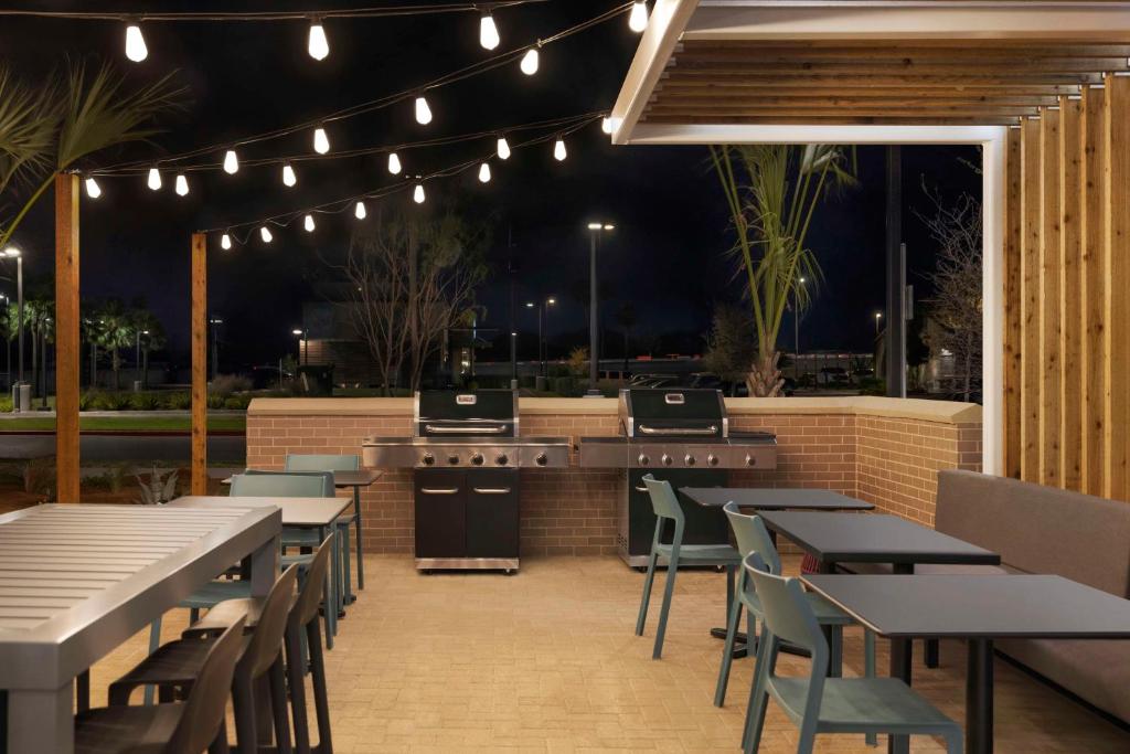 Restaurace v ubytování Home2 Suites By Hilton San Juan