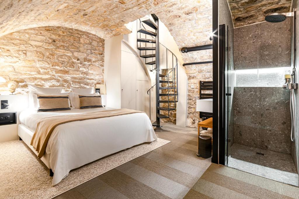 Luxury Suite 2BR Le Marais AC Courtyard