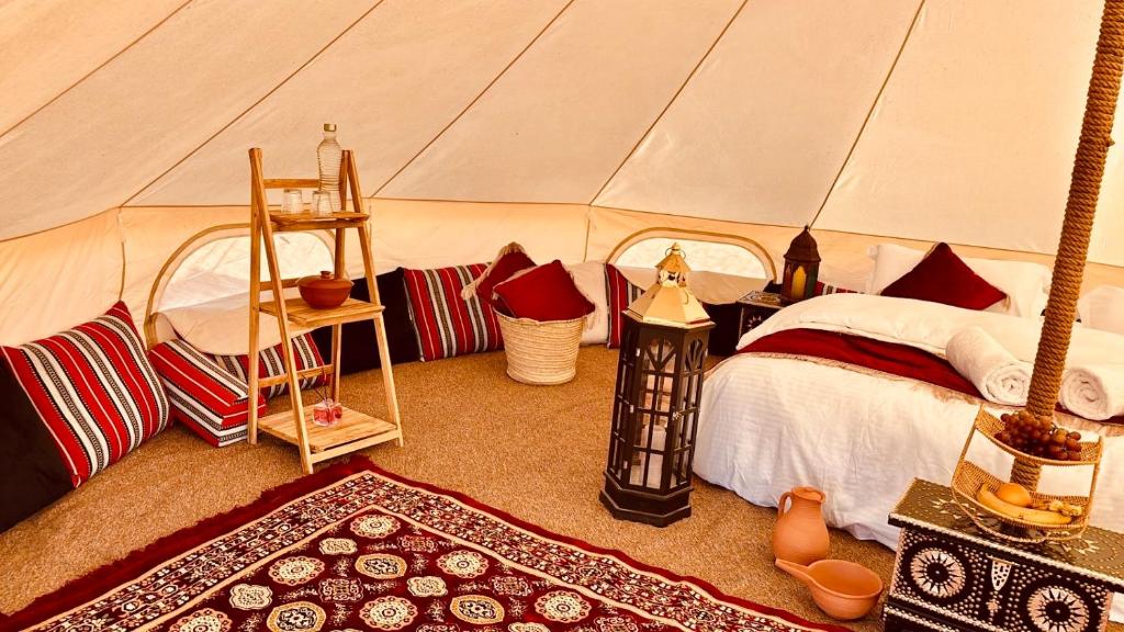 Postel nebo postele na pokoji v ubytování Desert Moments Glamping - full privacy